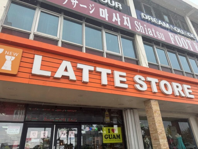 The entrance of LATTE STORE near Tumon.