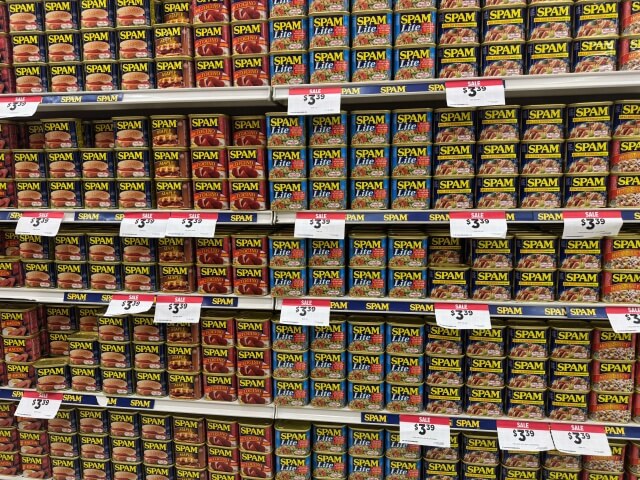 kマートに陳列されているスパム