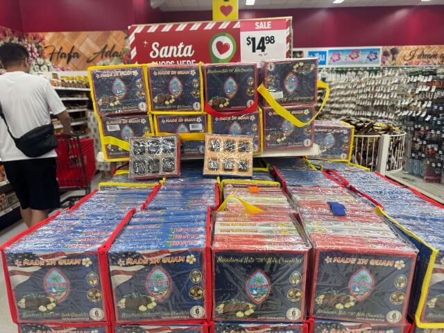 kマートで手に入るグアムチョコレートの詰め合わせ。