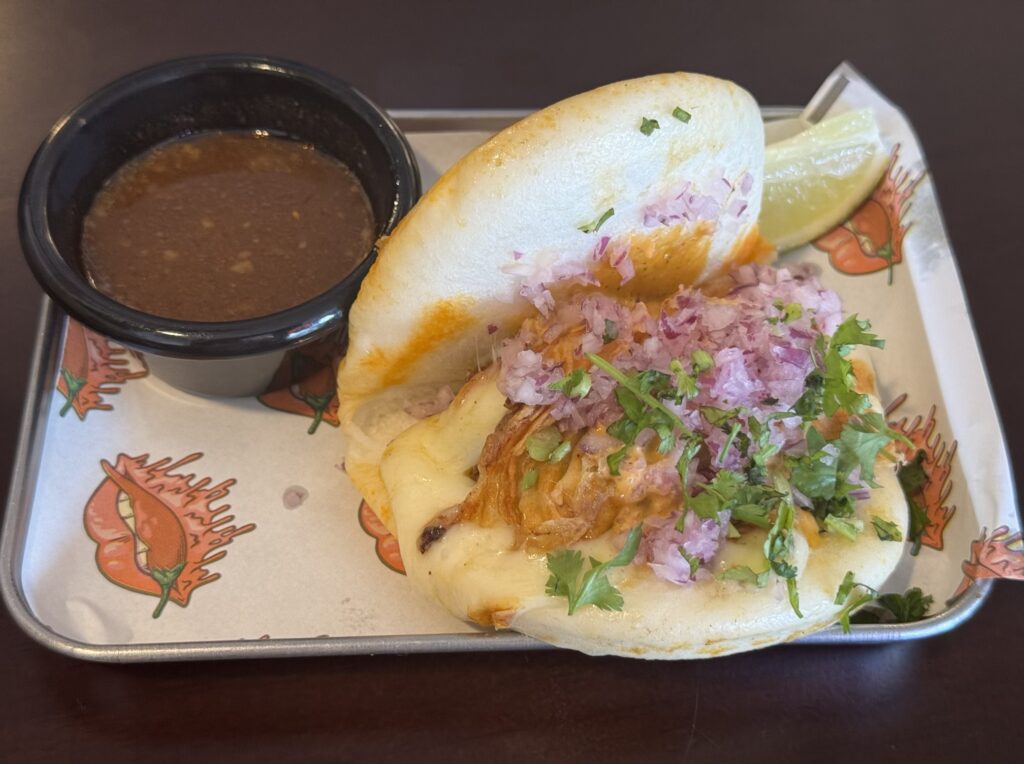 manampikaで食べた BIRRIA BAO(ビリア・バオ)です