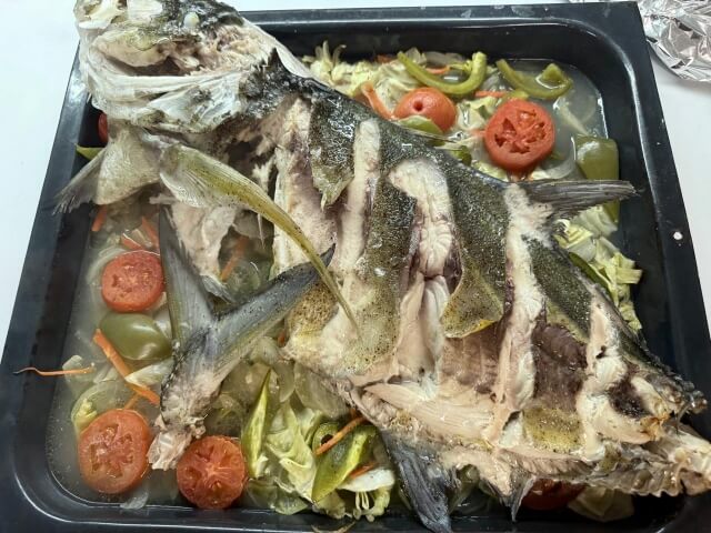 ロウニンアジの蒸し焼き（グアム）