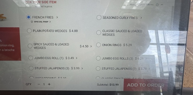 グアムのジャックインザボックスで注文できるメニューです。タッチパネルです。サイドメニューを選びます