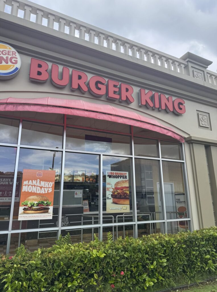 グアムのバーガーキングは数店舗ありますが徒歩でアクセスがしやすいのがタモンセンターのバーガーキングです。
