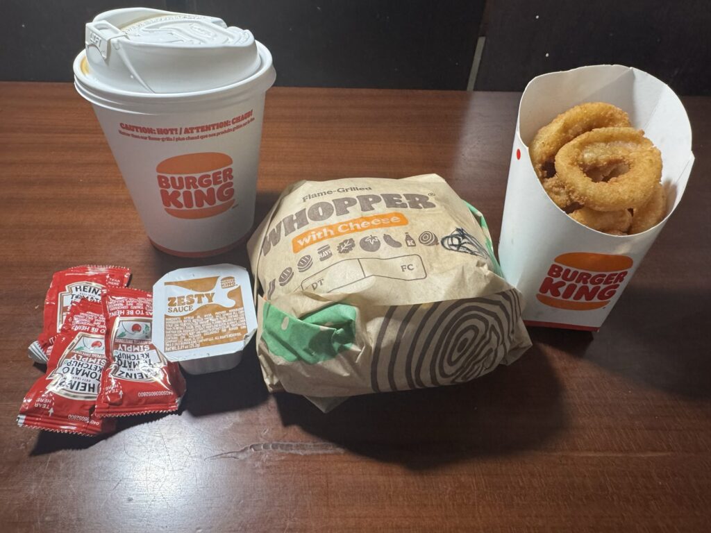 グアムのバーガーキングで食べることのできるBBQブリスケットワッパーのコンボ（セット）です。