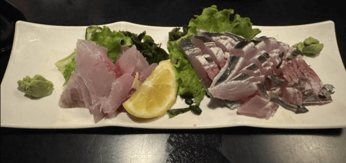 左がカスミアジ、右がイソマグロの刺身