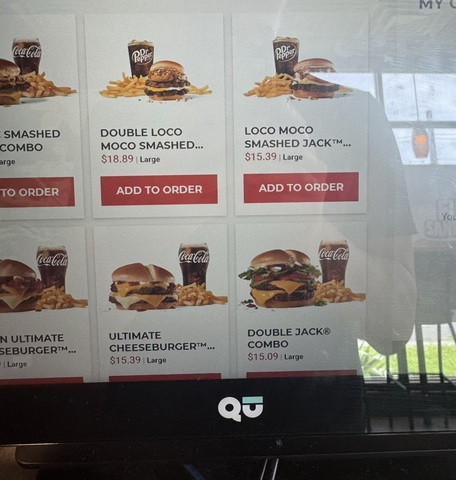 グアムのジャックインザボックスで注文できるメニューです。タッチパネルです。