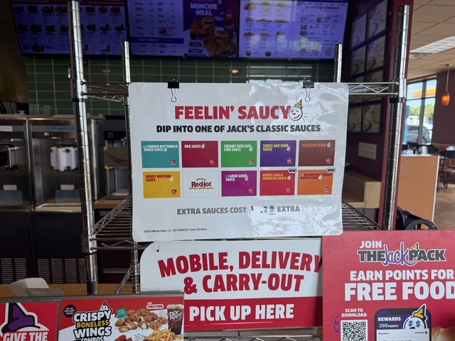 グアムのジャックインザボックスで注文できるサイドメニューのタコスのソースはたくさんあります