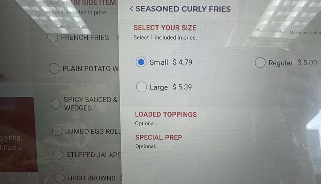 グアムのジャックインザボックスで注文できるメニューです。タッチパネルです。サイズを変更します