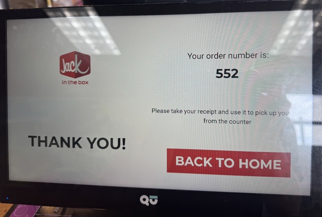 グアムのジャックインザボックスでお支払い画面です。受け取り番号が表示されます。