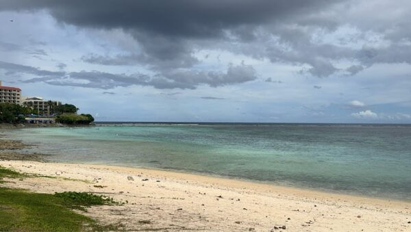 グアムのビーチはあついです、