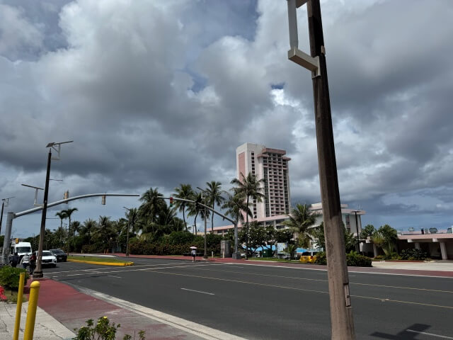 グアムのトニーローマの前の通りです