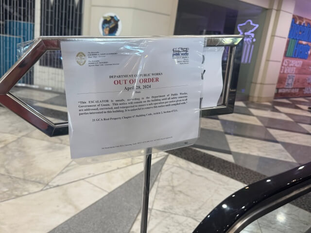 更には二階につながるエスカレーターも使えない状況。