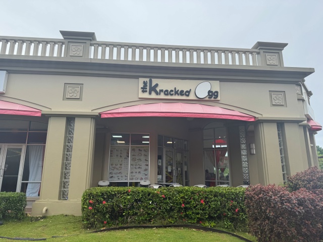 グアムで観光客に人気の朝食レストランザクラックドエッグです。