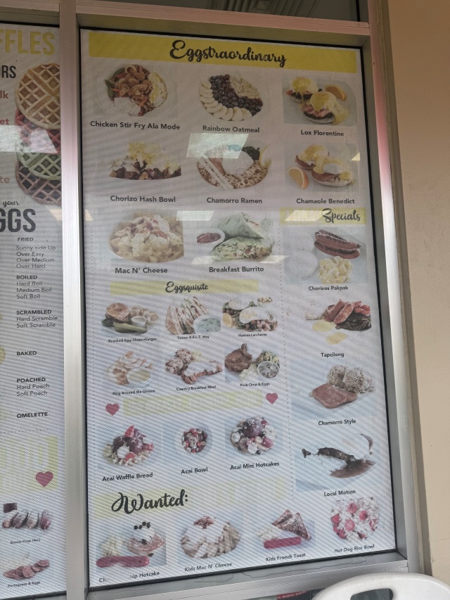 グアムにあるザクラックドエッグのメニューです。