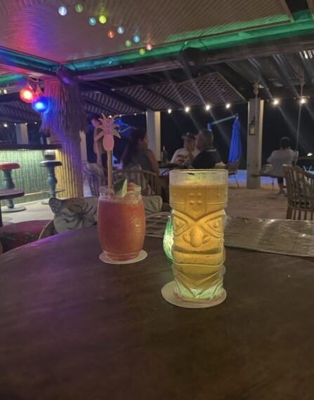 ビーチを前にサンセットと一緒に楽しむことができます