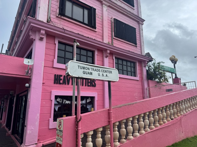 グアムでインスタスポットとして有名なピンクの建物です。