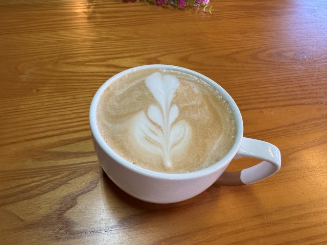 カフェグッチャのラベンダーラテ