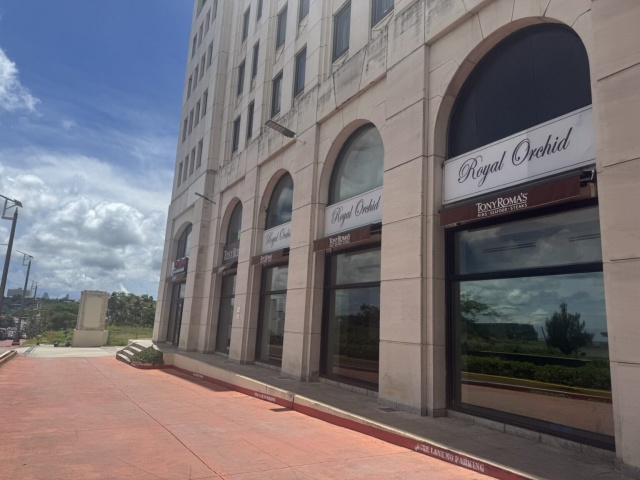 トニーローマはロイヤルオーキッドホテルの1階にあります。
