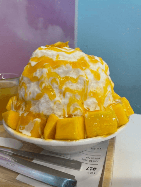 アイスウナのマンゴーかき氷です。